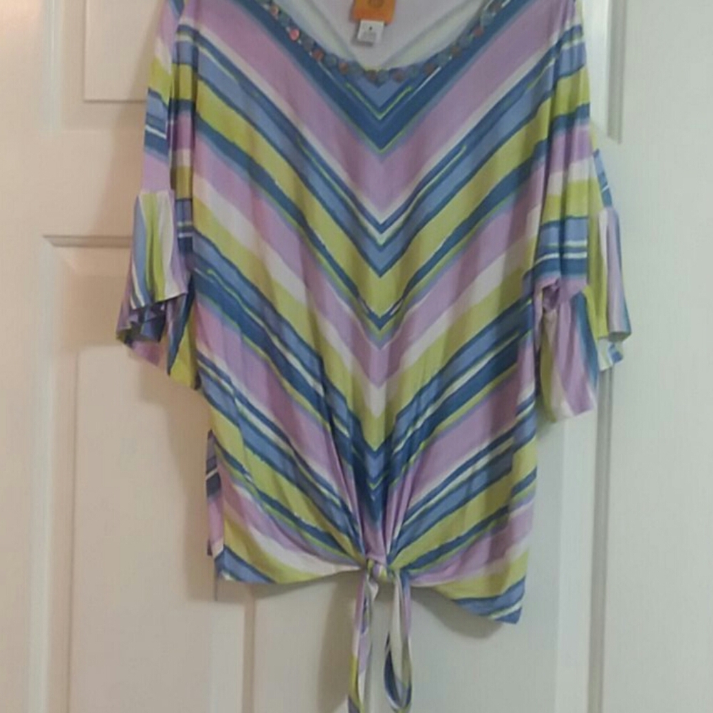 Beautiful bright lavender and green ruby rd top